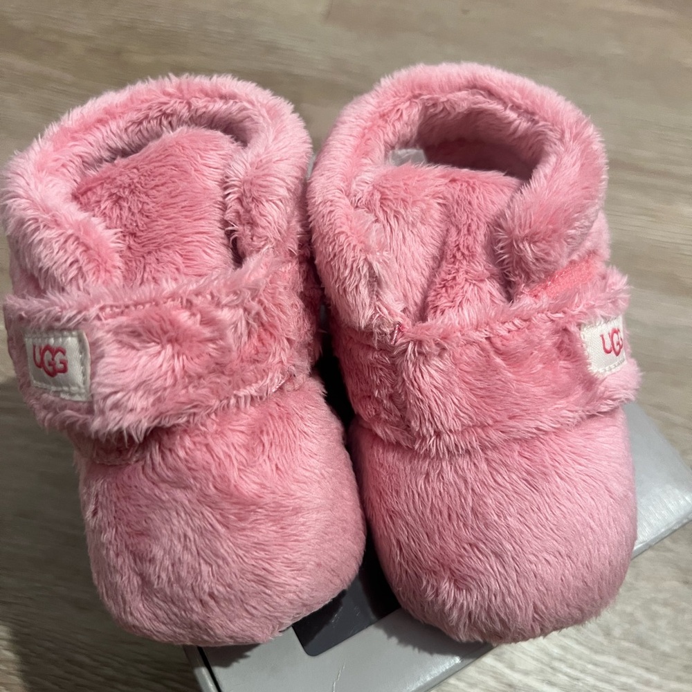 Baby girl infant Ugg bixbee